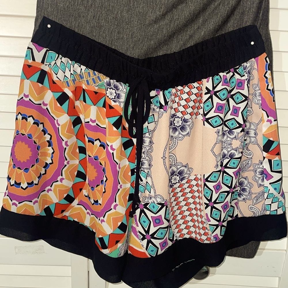 LILA CLOTHING CO printed shorts, size medium